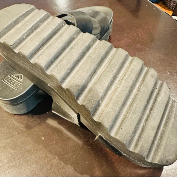 Gently used Reef Cushion Bounce Vista Sandals - Picture 4 of 4